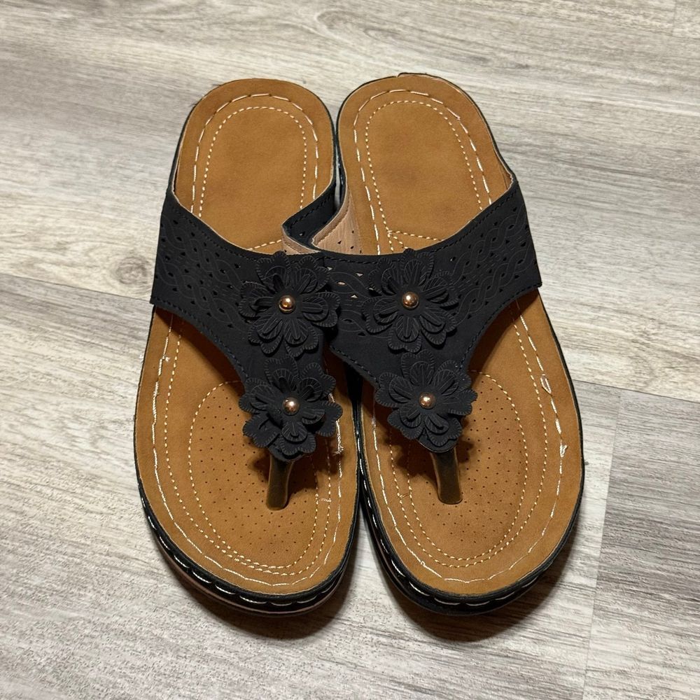 Black flower sandals size 39=8 NWOT‎